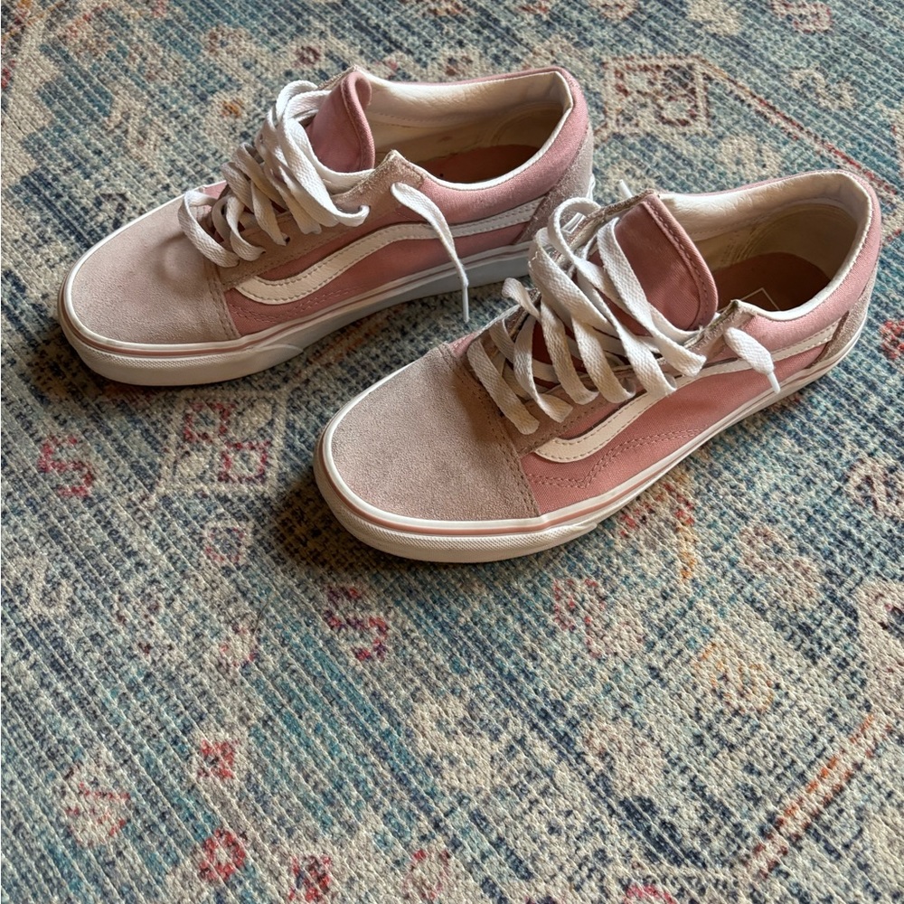 Women’s pink vans